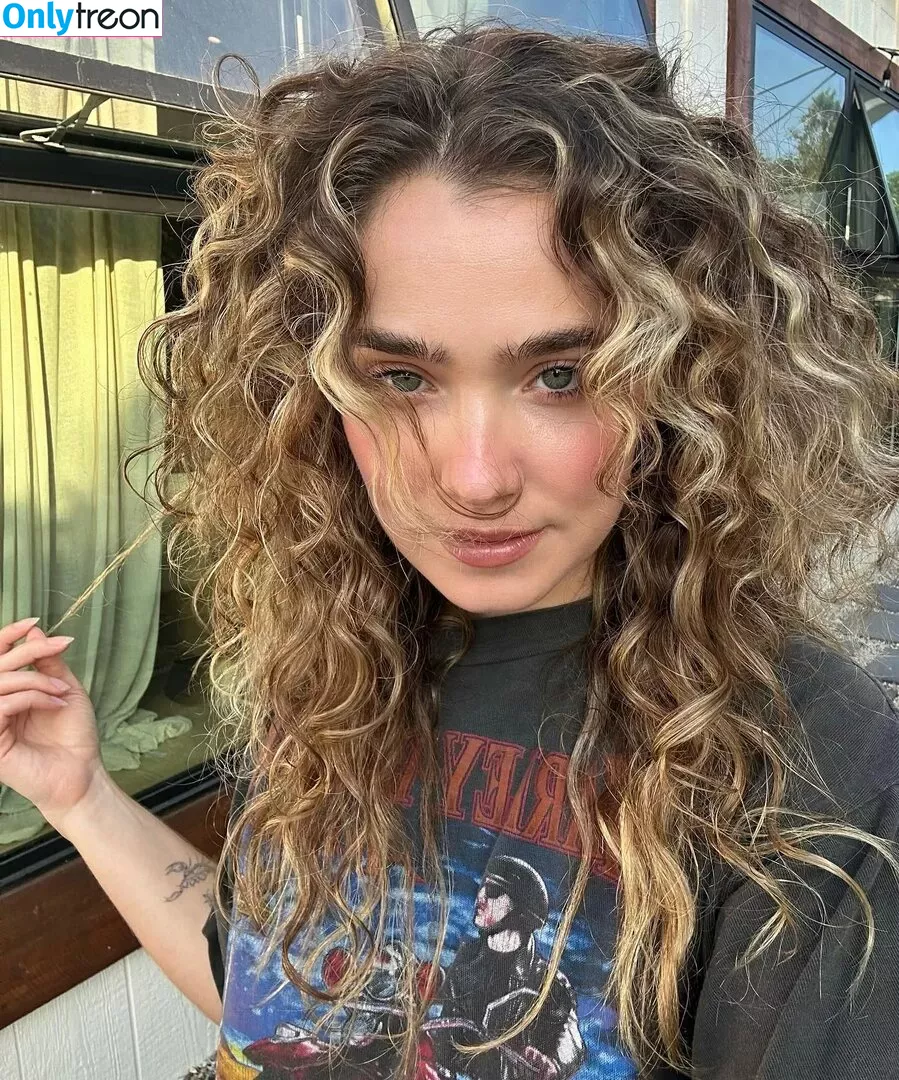 Haley Lu Richardson nude photo #0400 (haleyluhoo)