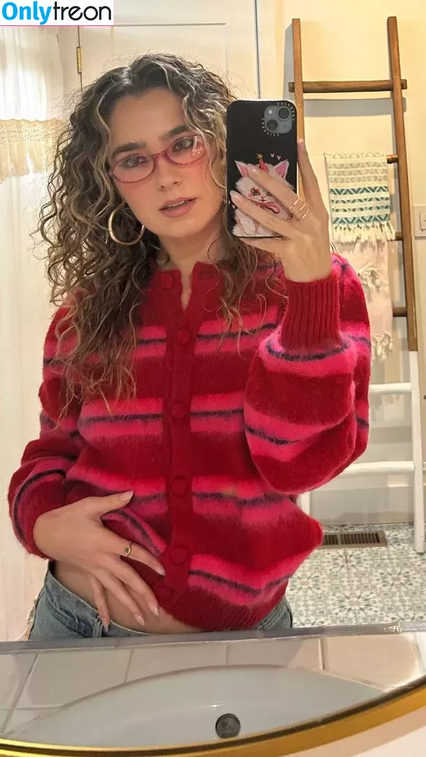 Haley Lu Richardson nude photo #0405 (haleyluhoo)