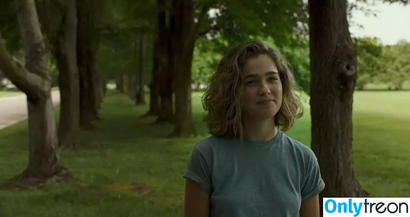 Haley Lu Richardson nude photo #0411 (haleyluhoo)