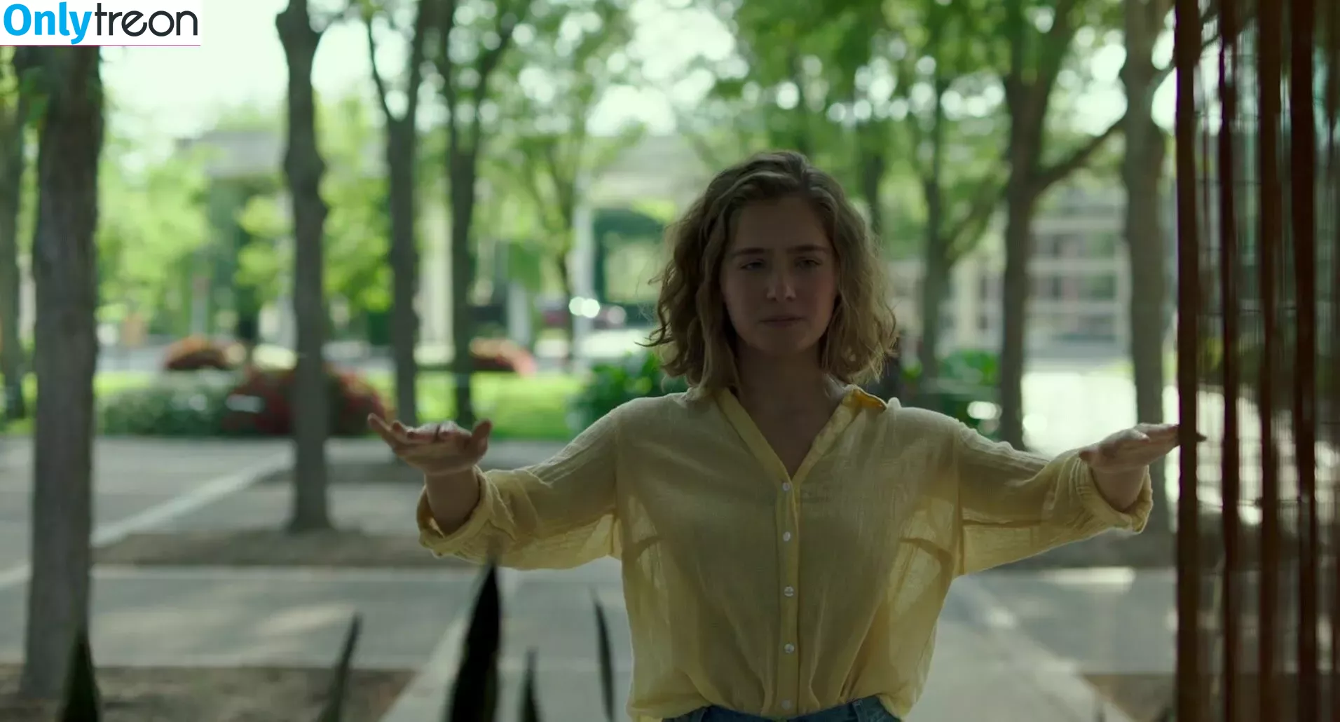 Haley Lu Richardson nude photo #0412 (haleyluhoo)