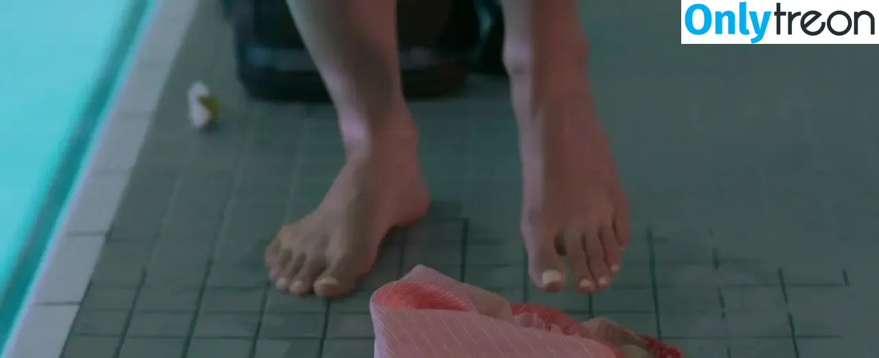 Haley Lu Richardson nude photo #0427 (haleyluhoo)