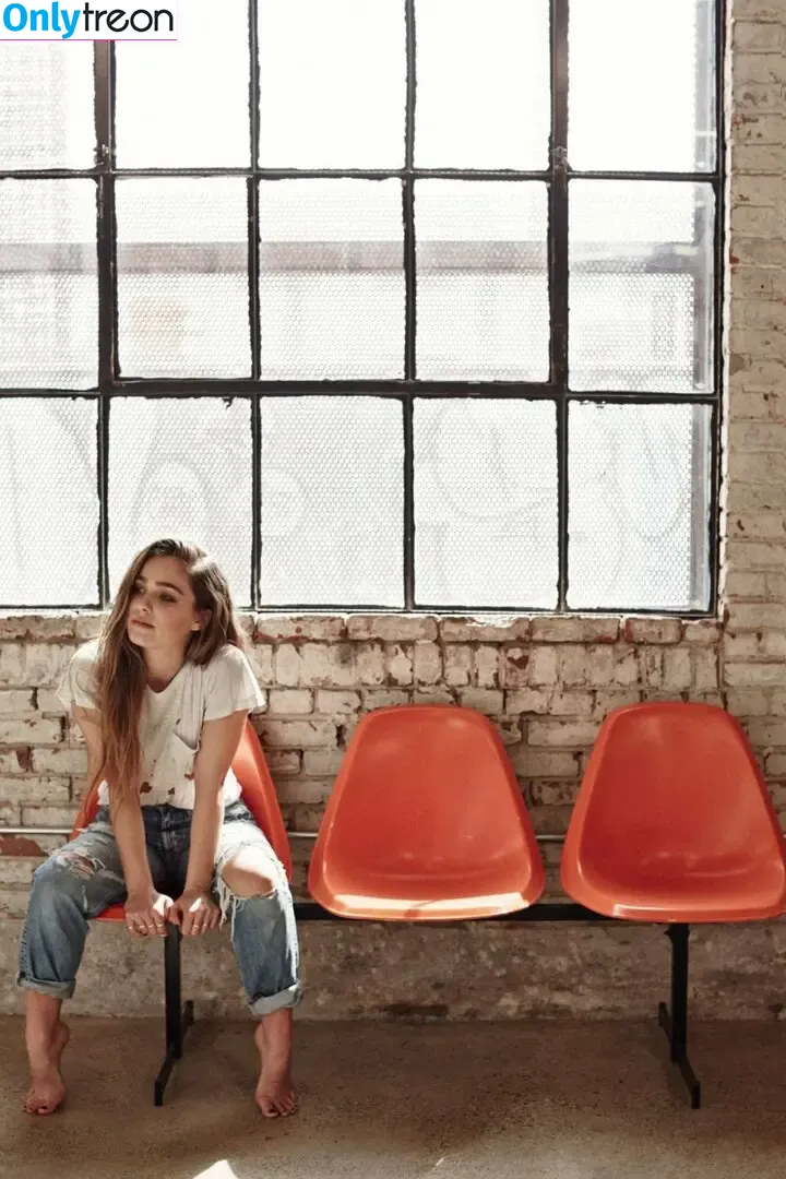 Haley Lu Richardson nude photo #0430 (haleyluhoo)