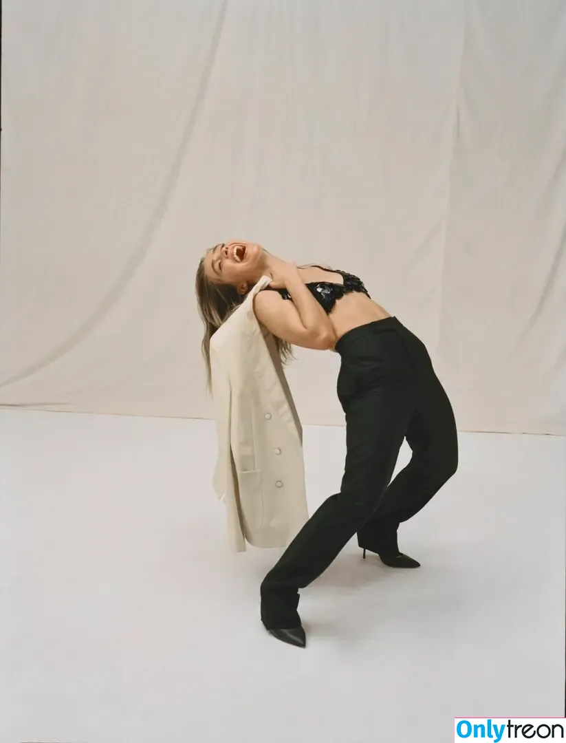 Haley Lu Richardson голая photo #0473 (haleyluhoo)