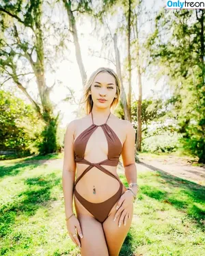 Halia Beamer / haliabeamer nude photo #0249