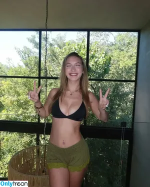 Halia Beamer / haliabeamer nude photo #0473