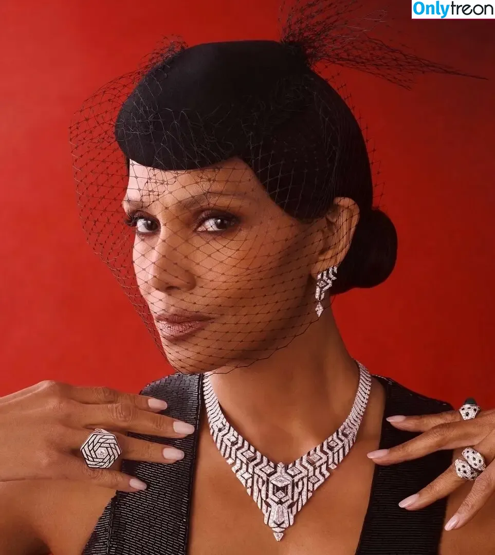 Halle Berry голая photo #0743 (halleberry / hberry01)