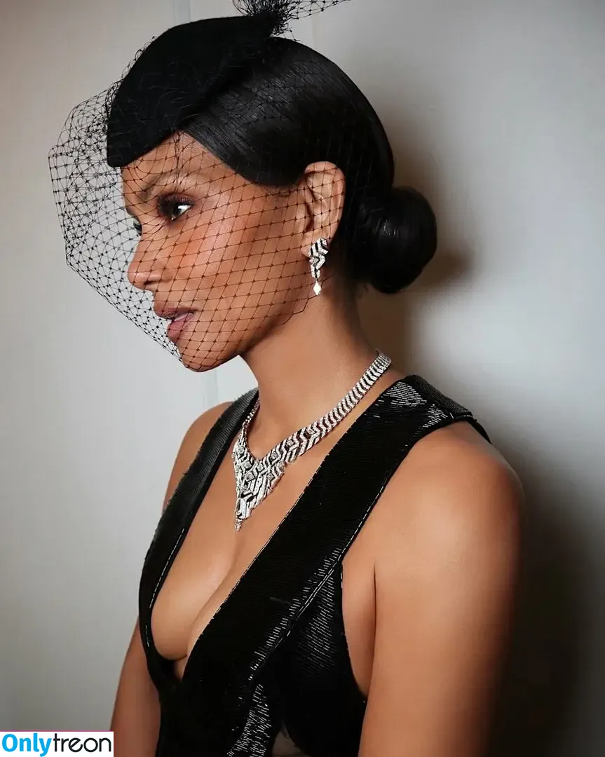 Halle Berry голая photo #0745 (halleberry / hberry01)
