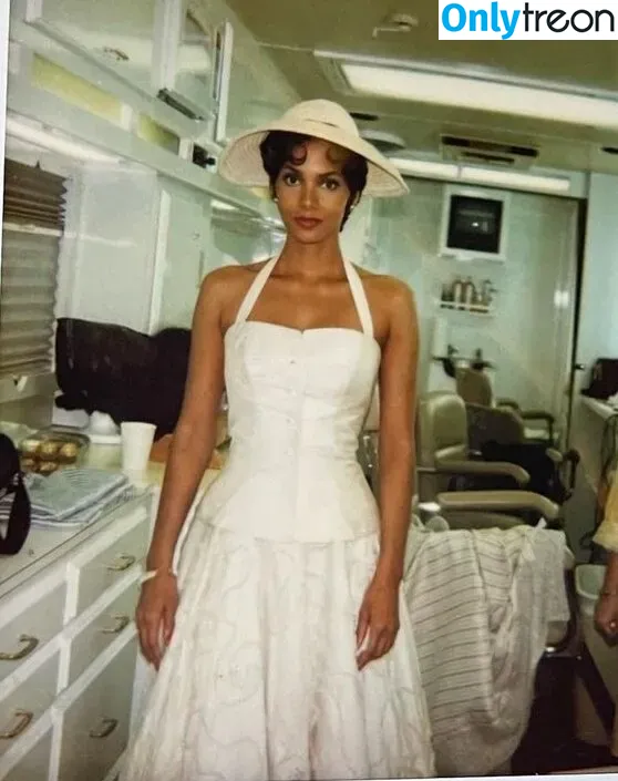 Halle Berry голая photo #0081 (halleberry / hberry01)