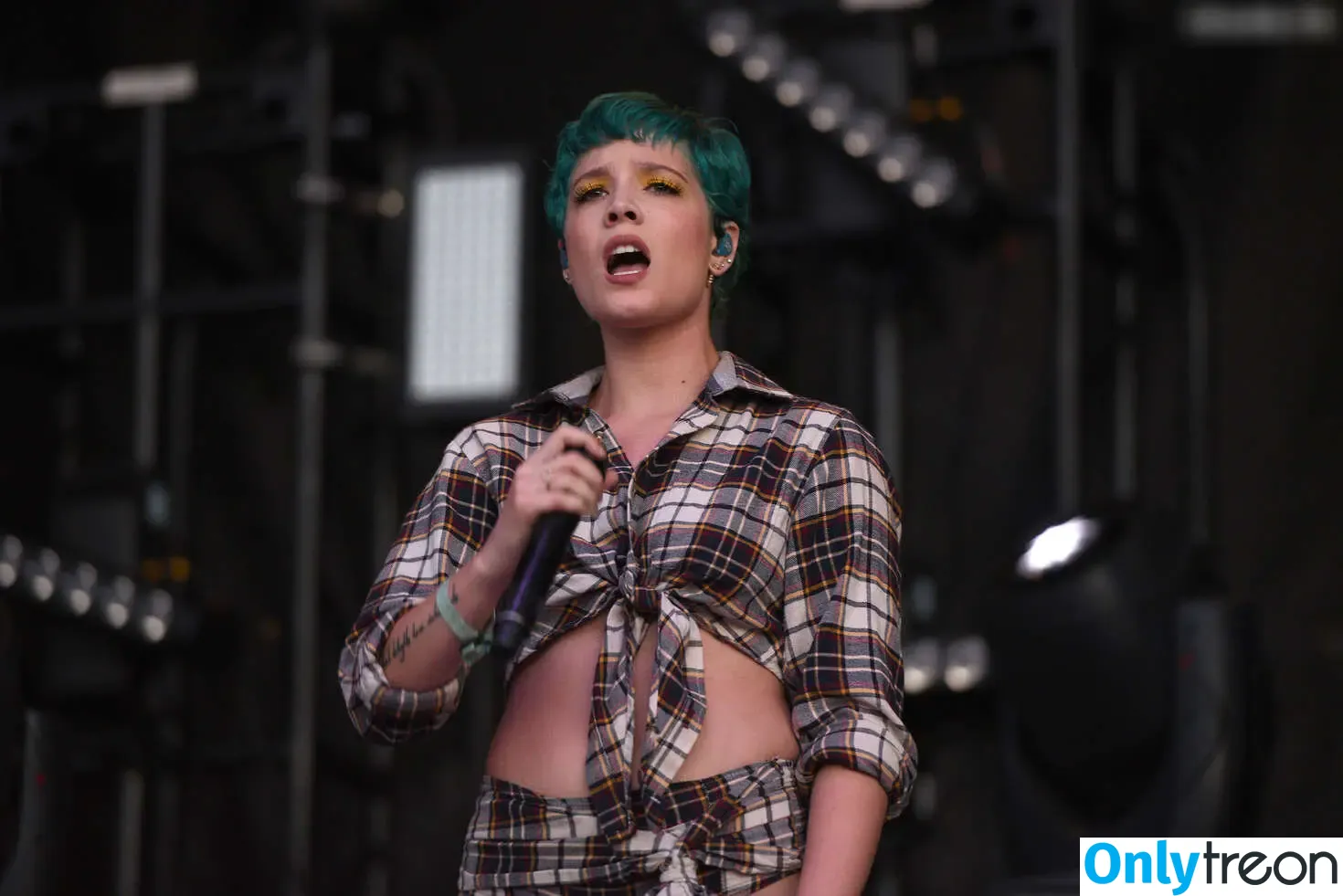 Halsey nude photo #0727 (iamhalsey / yammahaaa)
