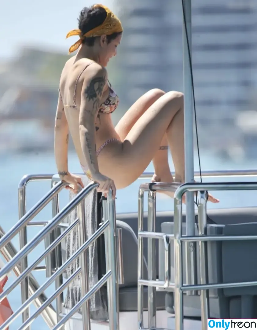 Halsey nude photo #0858 (iamhalsey / yammahaaa)