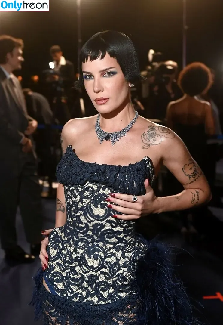 Halsey nude photo #1251 (iamhalsey / yammahaaa)