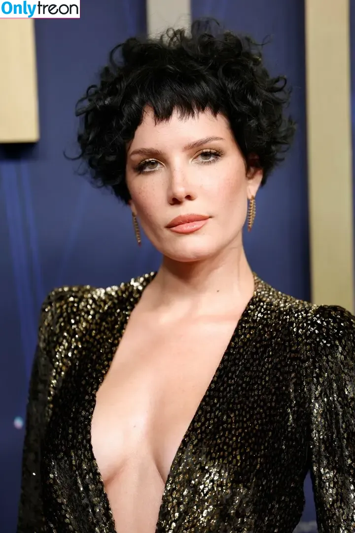 Halsey nude photo #1261 (iamhalsey / yammahaaa)