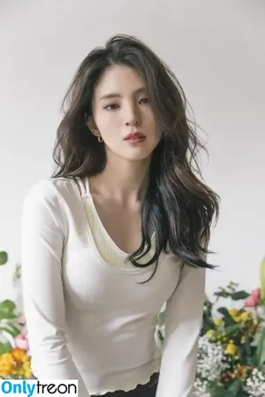 Han So-hee / xeesoxee nude photo #0002