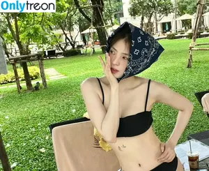 Han So-hee / xeesoxee nude photo #0003