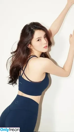 Han So-hee / xeesoxee nude photo #0007