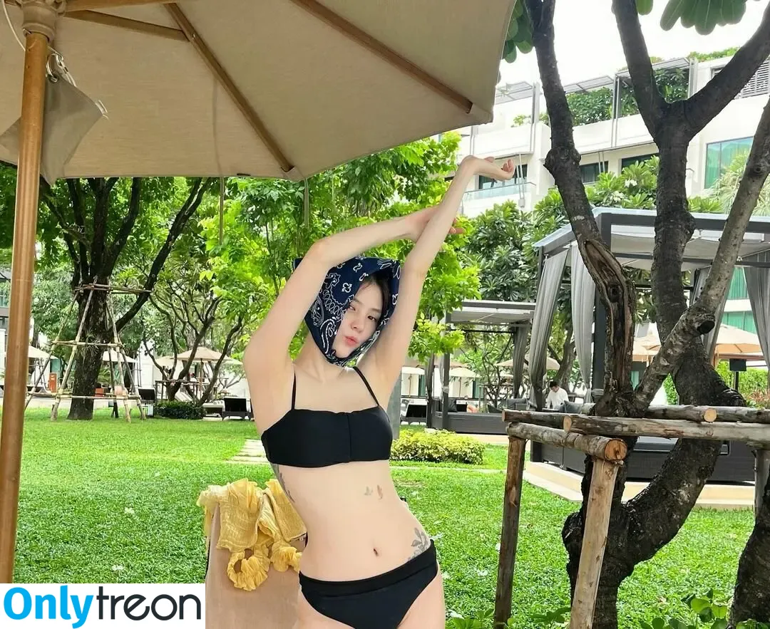Han So-hee nude photo #0004 (xeesoxee)