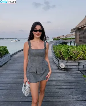 Hande Ercel / handemiyy nude photo #0286