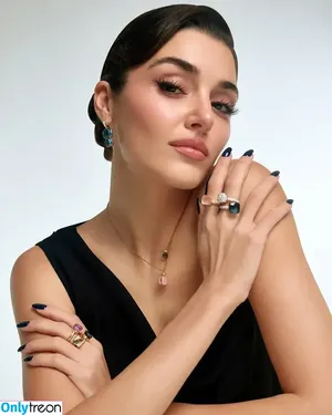 Hande Ercel / handemiyy nude photo #0290