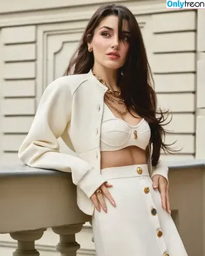 Hande Ercel / handemiyy nude photo #0296