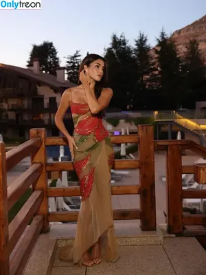Hande Ercel / handemiyy nude photo #0319
