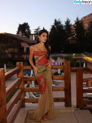Hande Ercel / handemiyy nude photo #0325