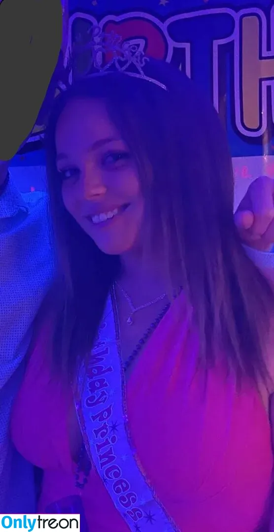Hannah B голая photo #0003 (djhannahb / hannahbrown)