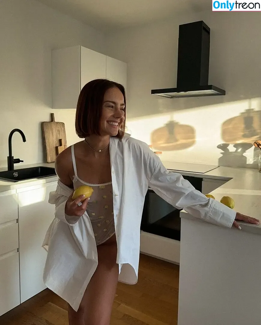 Hannah Caroline Lindner nude photo #0001 (hannaahcarolina)