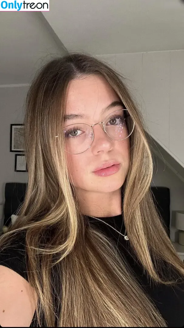Hannah Cauko nude photo #0004 (hannahcauko)