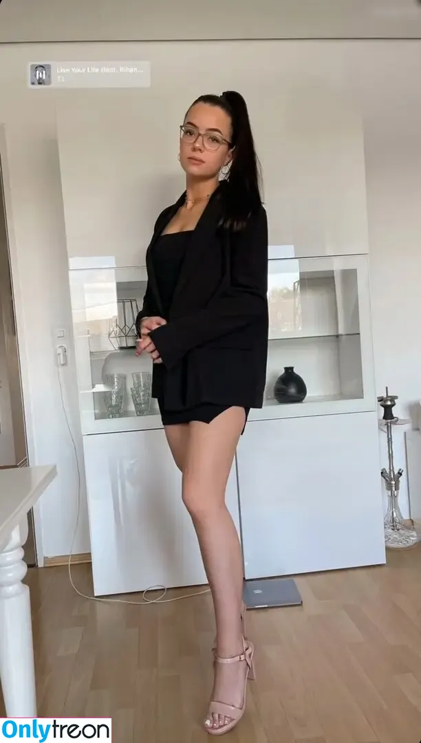 Hannah Cauko nude photo #0032 (hannahcauko)
