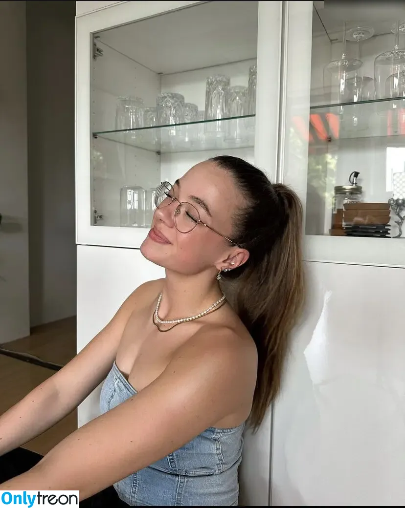Hannah Cauko nude photo #0039 (hannahcauko)