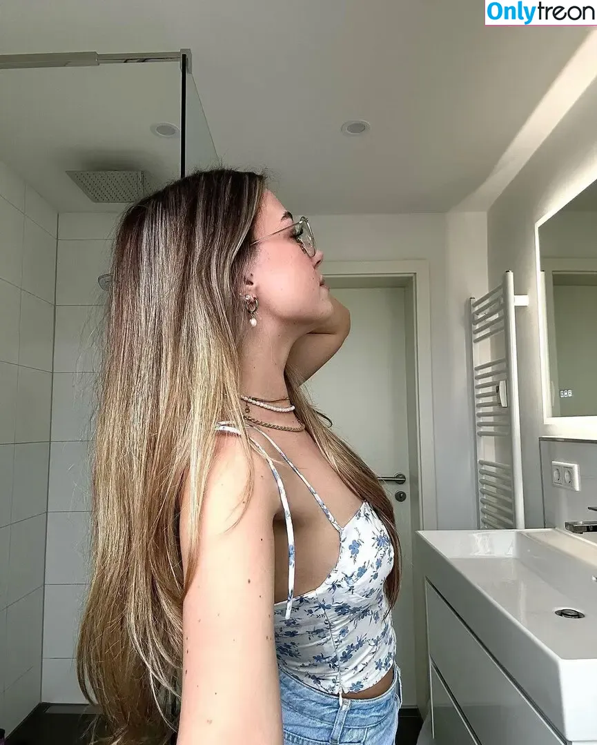 Hannah Cauko nude photo #0126 (hannahcauko)
