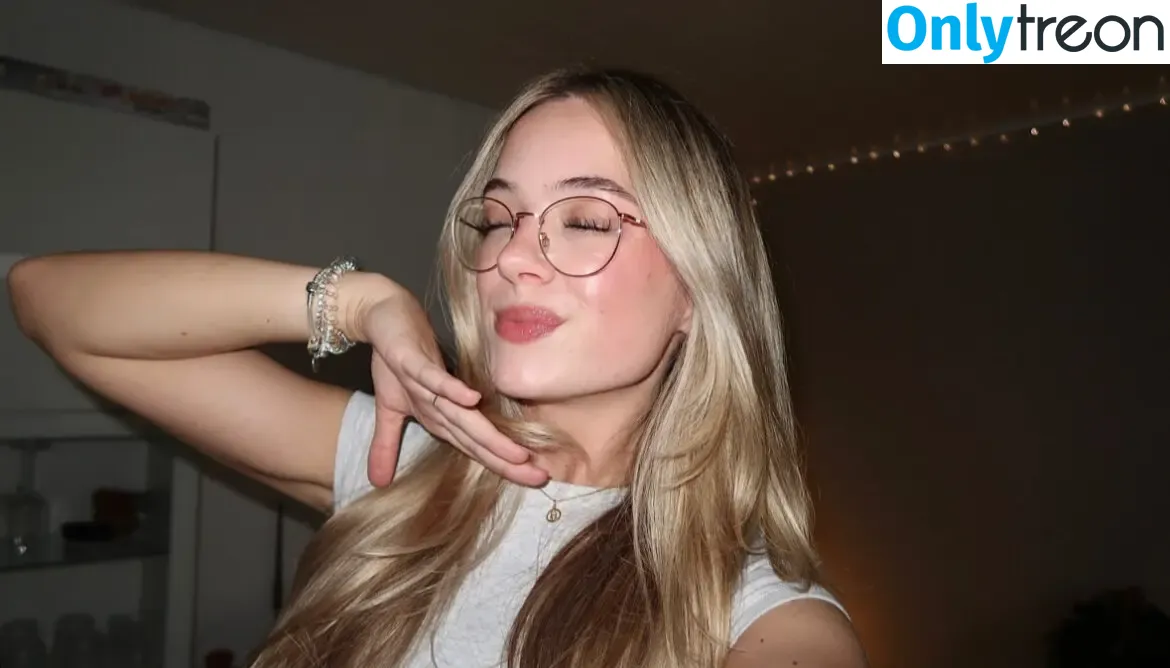 Hannah Cauko nude photo #0146 (hannahcauko)