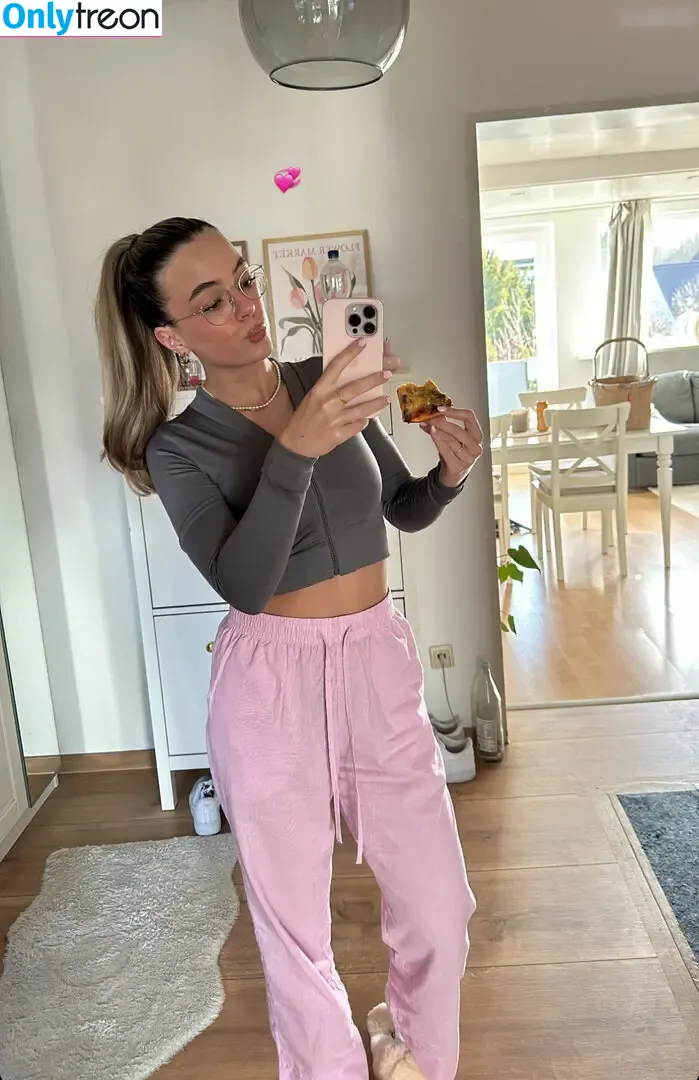 Hannah Cauko nude photo #0179 (hannahcauko)