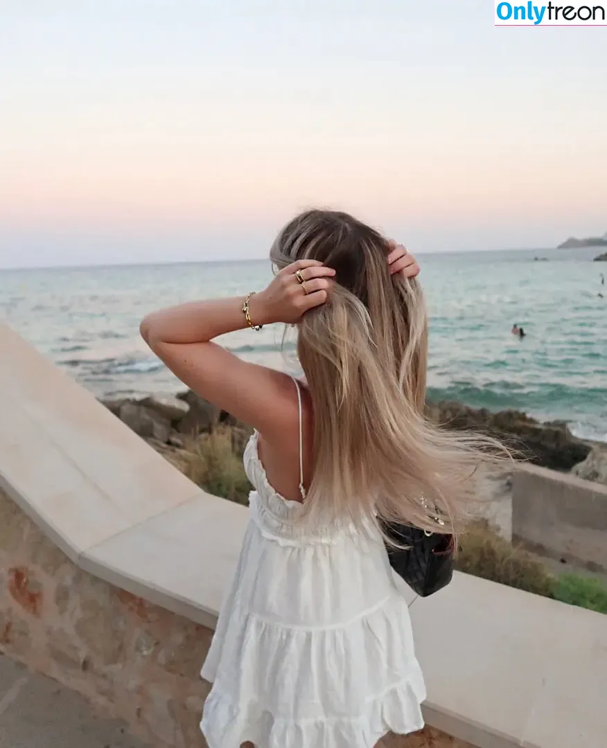 Hannah Cauko голая photo #0204 (hannahcauko)