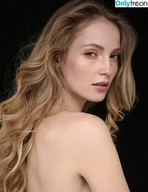 Hannah Dodd / hannahfkdodd nude photo #0001