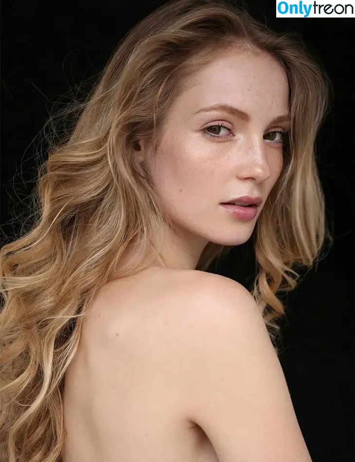 Hannah Dodd nude photo #0001 (hannahfkdodd)