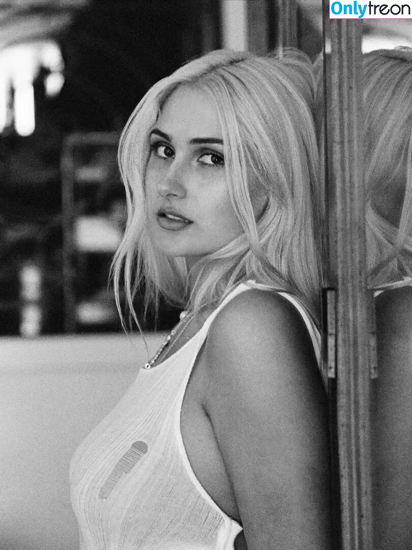 Hannah Ridgeway голая photo #0060 (hanridge)