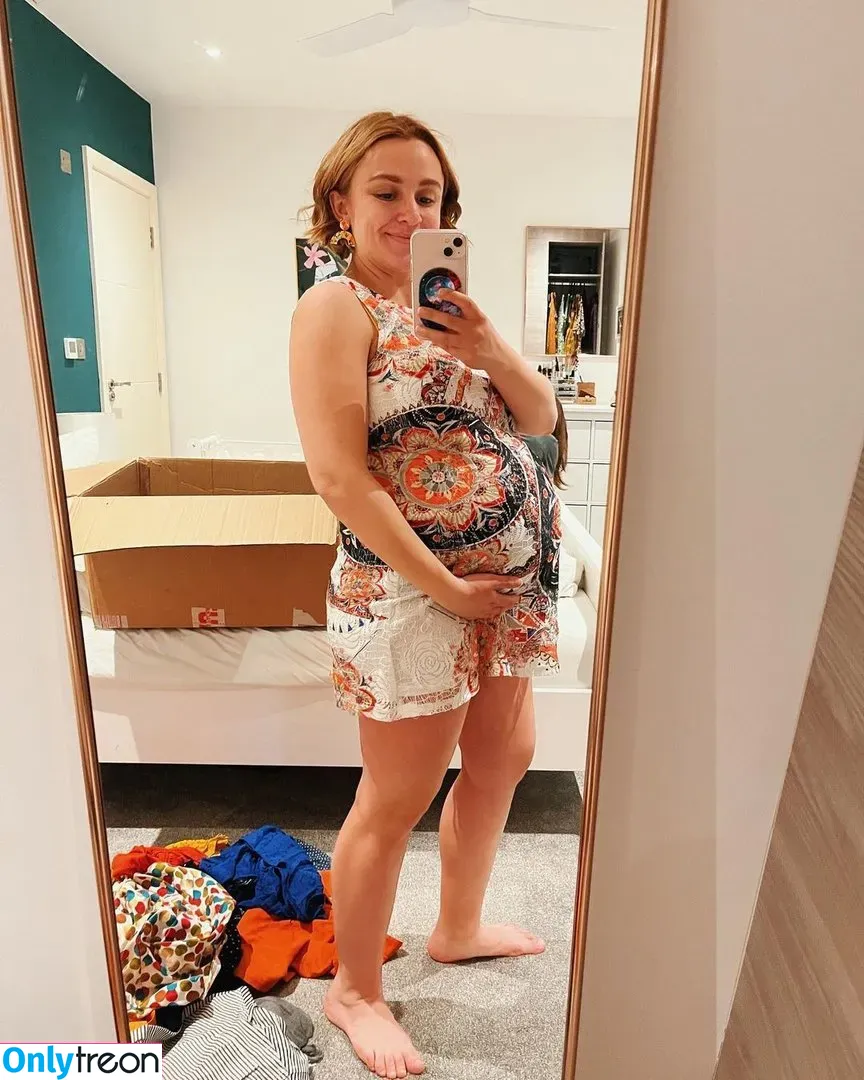 Hannah Witton голая photo #0006 (hannahwitton)