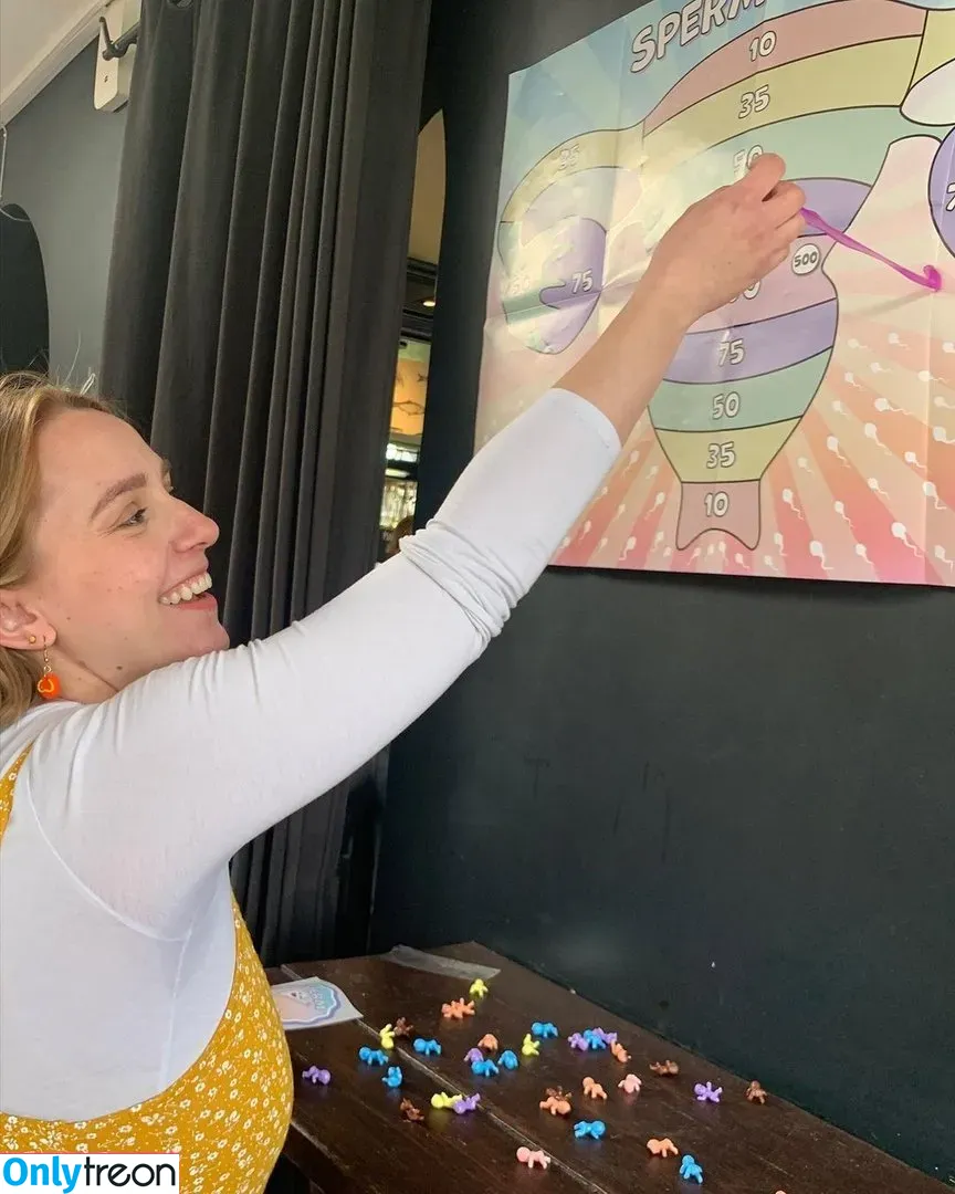 Hannah Witton голая photo #0008 (hannahwitton)