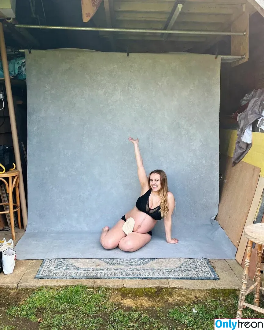Hannah Witton nude photo #0041 (hannahwitton)