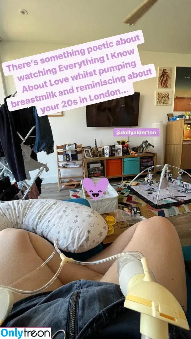 Hannah Witton nude photo #0058 (hannahwitton)