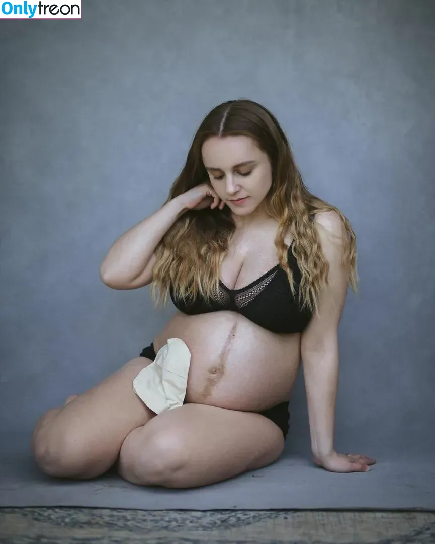 Hannah Witton nude photo #0081 (hannahwitton)