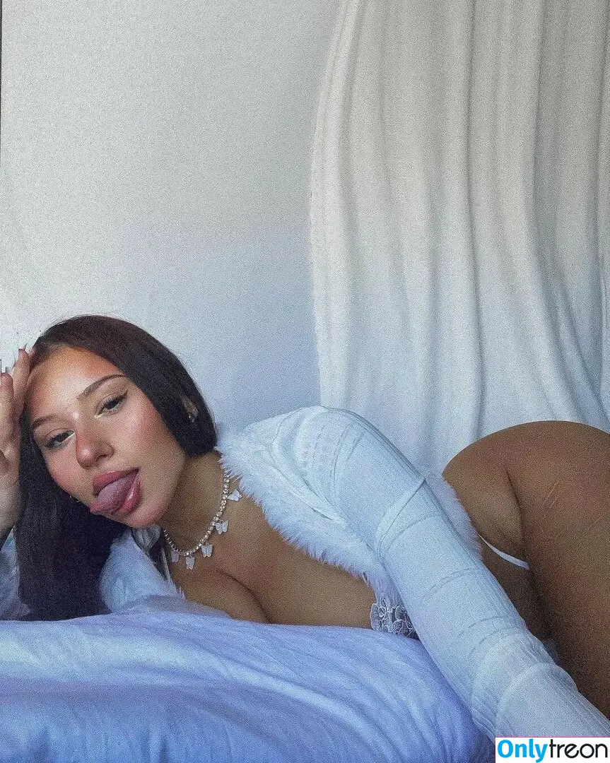 Hannahdenisee nude photo #0015 (zoezi_hannah)