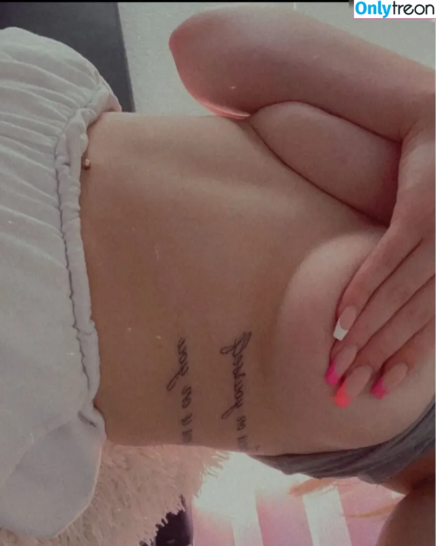 Hannaktt nude photo #0021 (Hannaktt)