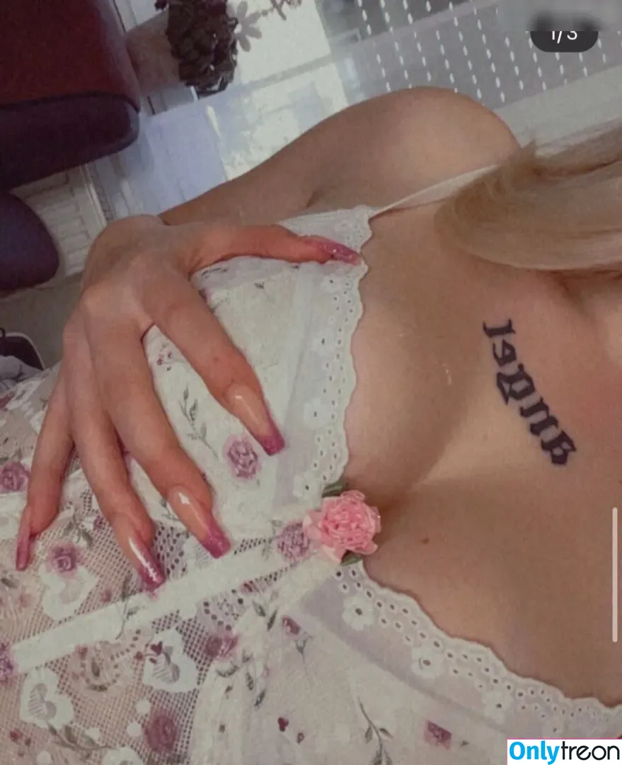 Hannaktt nude photo #0024 (Hannaktt)