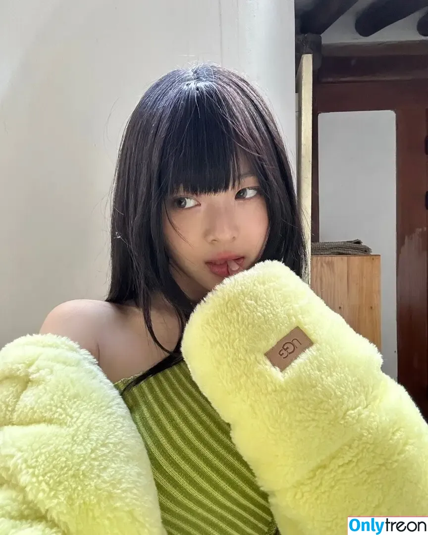 Hanni Pham nude photo #0335 (Hannijeans / newjeans_official)