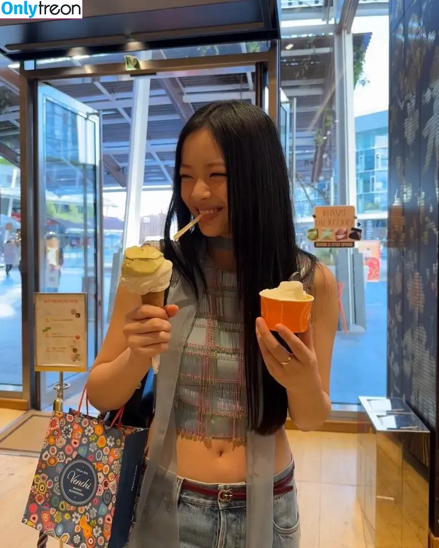 Hanni Pham nude photo #0359 (Hannijeans / newjeans_official)