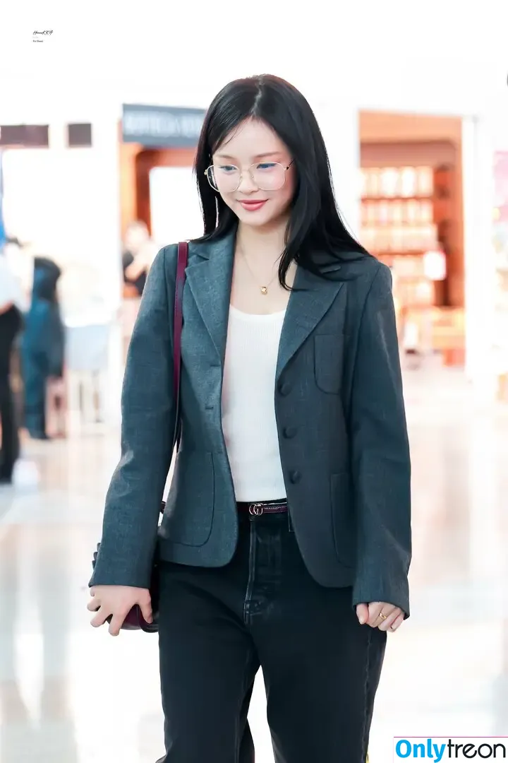 Hanni Pham nude photo #0363 (Hannijeans / newjeans_official)