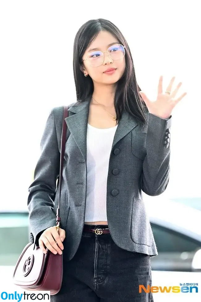 Hanni Pham nude photo #0390 (Hannijeans / newjeans_official)