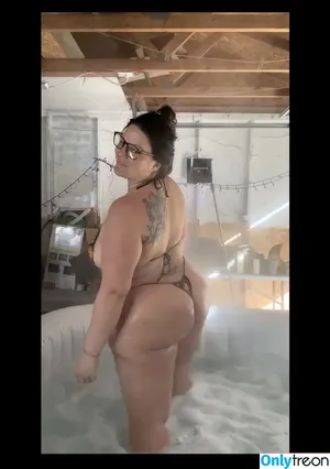 happyhips / GoldustWoman79 / LoveDarlababy79 / canadiancakes / canadianjlo / happyhipsunderwear / sweetcaroline79 фото голая #0003